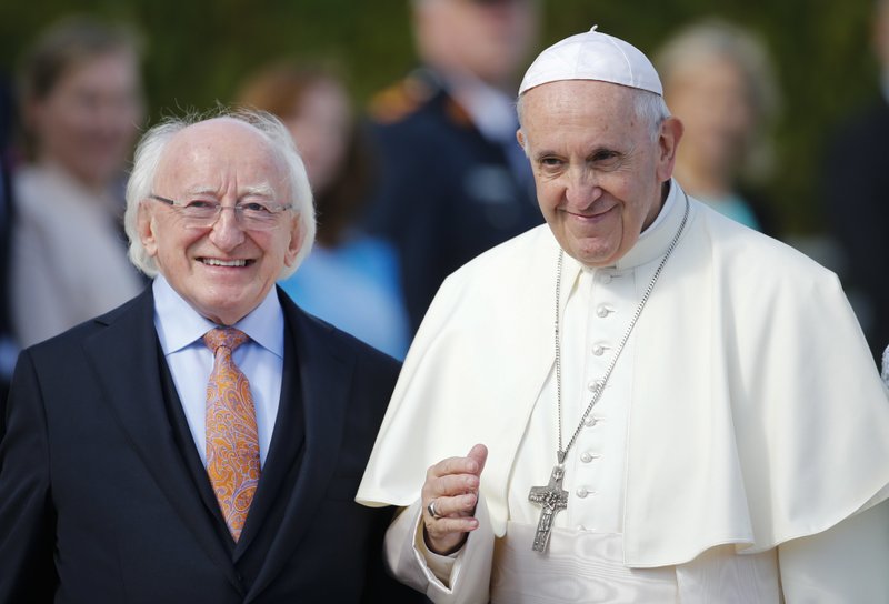 Papa se pronuncia indignado por encubrimiento a curas pederastas durante su visita a Irlanda
