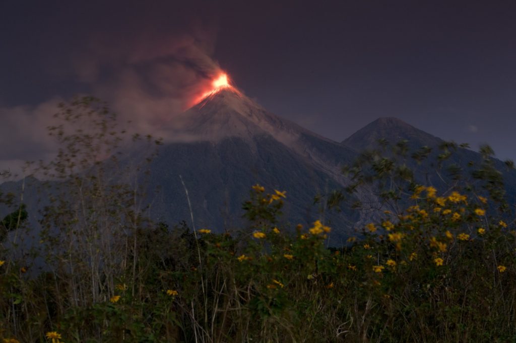 Evacuadas 3.925 personas en Guatemala por erupción de volcán