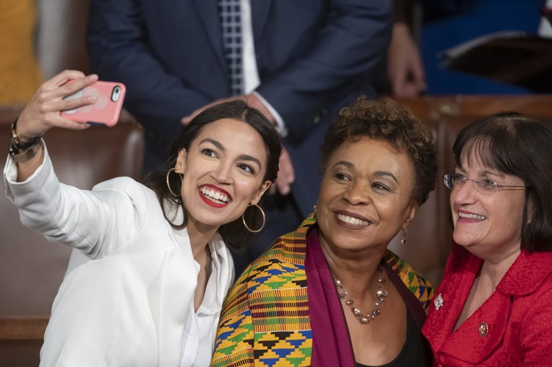 Un congreso de los Estados Unidos nuevo y diverso se posesiona para enfrentar los desafios de Trump