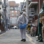 Luchando contra el brote: ciudades en cuarentena y limpieza